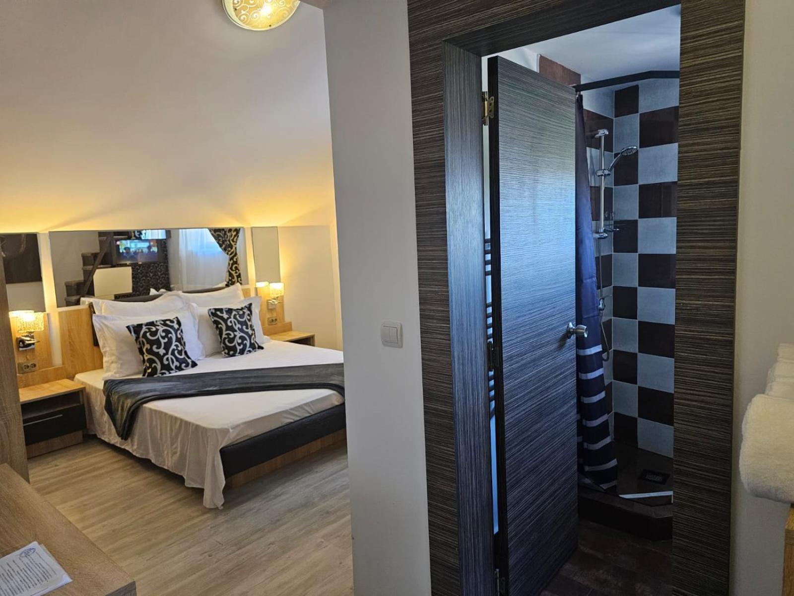 Theline Hotel Boekarest Buitenkant foto