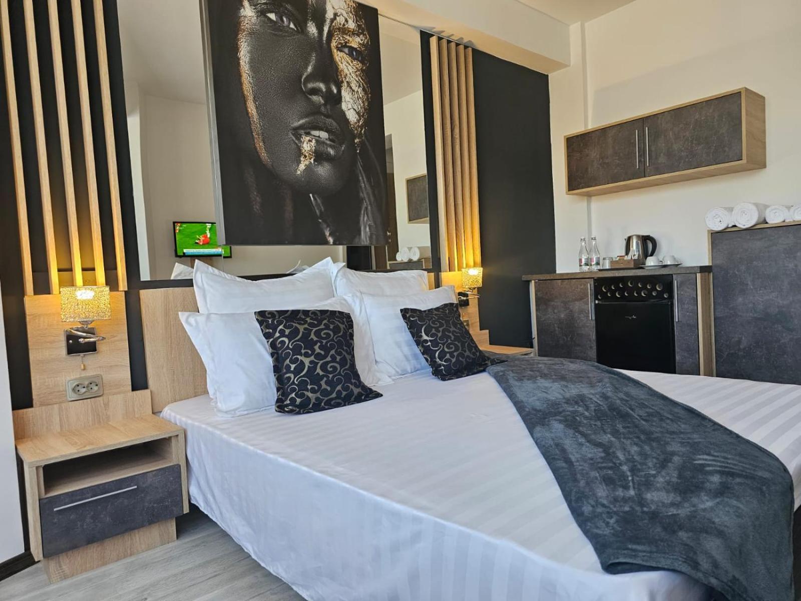 Theline Hotel Boekarest Buitenkant foto