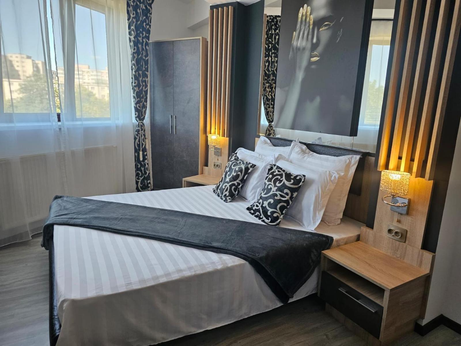 Theline Hotel Boekarest Buitenkant foto